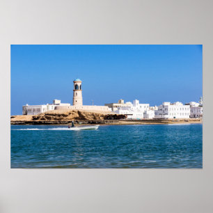 Sur Lighthouse met vissersboot - Sur, Oman Poster