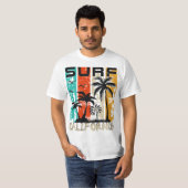 Surf California Bliss: Rijden op de golven T-shirt (Voorkant volledig)