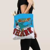 Surf met haai tote bag (Dichtbij)