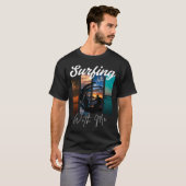 Surf Met Mij – Retro Strand Vibes T-shirt (Voorkant volledig)