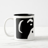 Surf Munkey logo over een mok (Links)