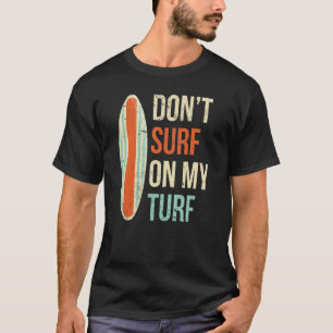 Surf niet op mijn surfboardsurfplank met turf. t-shirt