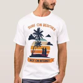Surf op stranden niet op internet t-shirt