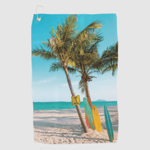Surf planken op strandwerend kussen golfhanddoek
