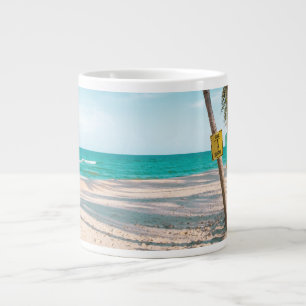 Surf planken op strandwerend kussen grote koffiekop