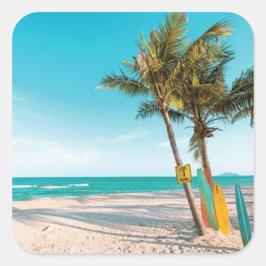 Surf planken op strandwerend kussen vierkante sticker (Voorkant)