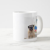 Surf Pug Grote Koffiekop (Voorkant rechts)