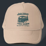 Surf Van Family Beach Reunion Trucker Pet<br><div class="desc">Ga naar de oude school met deze  busbus. Ideaal voor een familiereünie met een strandthema. Voeg uw familienaam,  jaar van gebeurtenis en plaats van gebeurtenis toe.</div>