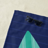 Surf Zand & Waves Retro Blauwgroen- en Navy Surfbo Strandlaken (In situ)