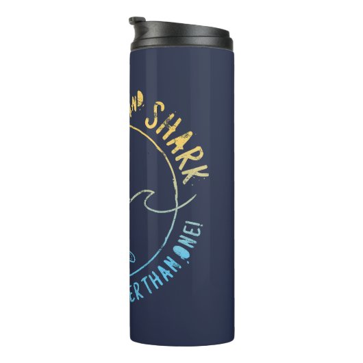 Surfboard en Shark Funny Summer Beach Vacking T Thermosbeker (Geroteerd rechts)