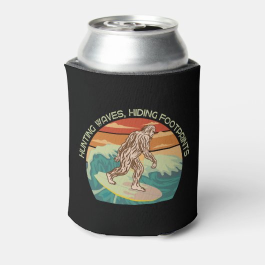 Surfen Bigfoot Jachtgolven Verbergen Voetafdrukken Blikjeskoeler (Blikje Achterkant)