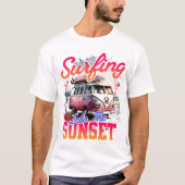 Surfen in de zonsondergang t-shirt (Voorkant)