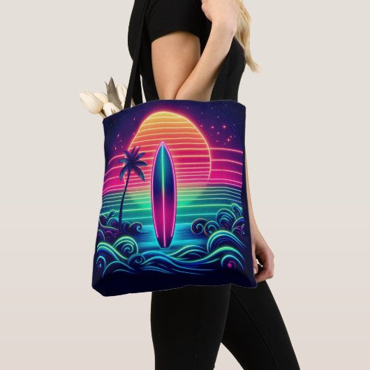 Surfen op de Neon Sunset Tote Bag (Dichtbij)