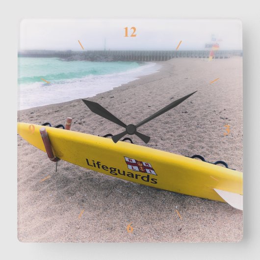 Surfen op de redding, West Bay, Dorset Vierkante Klok (Voorkant)