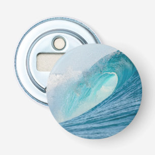 Surfen op een tonvormige brekende golf button flesopener