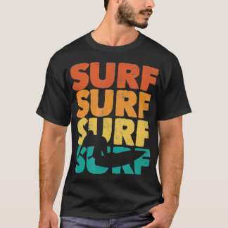 Surfen op het achterste Surf van het surfbord met  T-shirt
