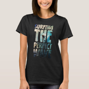 Surfen op het perfecte golf Inspirerend oceaan ont T-shirt