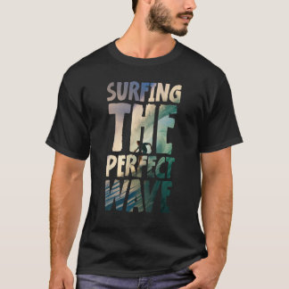 Surfen op het perfecte golf Inspirerend oceaan ont T-shirt
