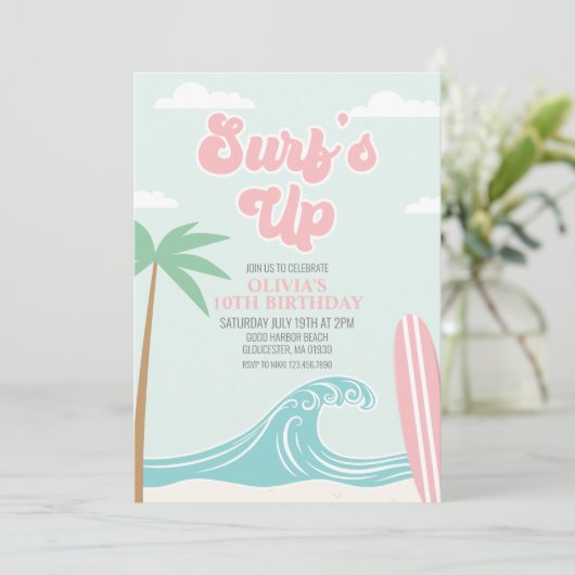 Surfen op het roze strand Birthday Invitation Kaart (Staand voorkant)