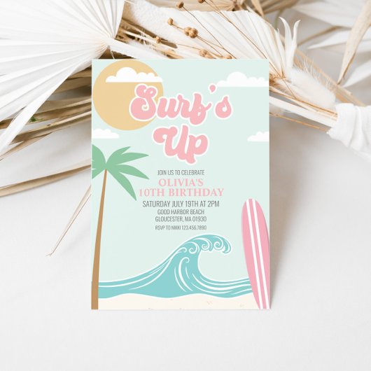 Surfen op het roze strand Birthday Invitation Kaart