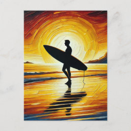 Surfen op het strand bij zonsondergang briefkaart