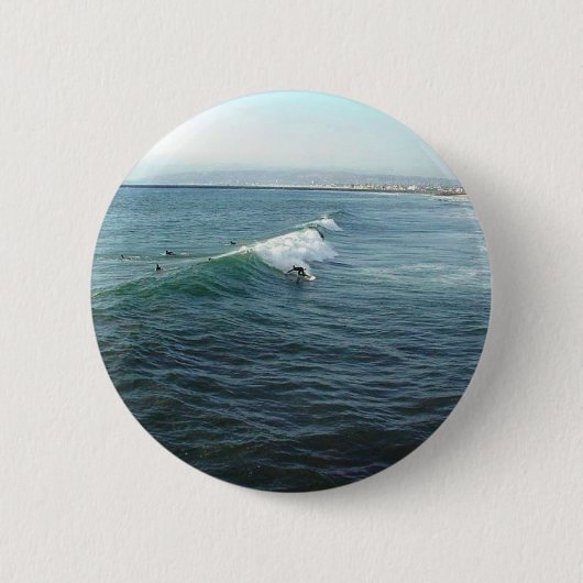 Surfen op het strand van de oceaan ronde button 5,7 cm (Voorkant)