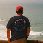 Surfen op het surfgebied van surfen op surfen op s t-shirt<br><div class="desc">Hallo daar! Klaar om "de Waves in Stijl"met dit Surfboard en Shark Funny Summer Beach Vacation ontwerp te rijden? Je zult het geweldig vinden! Dit ontwerp is perfect voor diegenen die graag surf en golven maken. Het is ook een leuke en unieke aanvulling op iemands oorlogsmisère. Dus waarom wachten? Haal...</div>