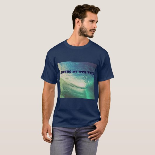 "Surfen op mijn eigen golven" Geïnspireerd door Ki T-shirt (Voorkant volledig)