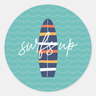Surfen op surfboard en golven van Birthday Party Ronde Sticker