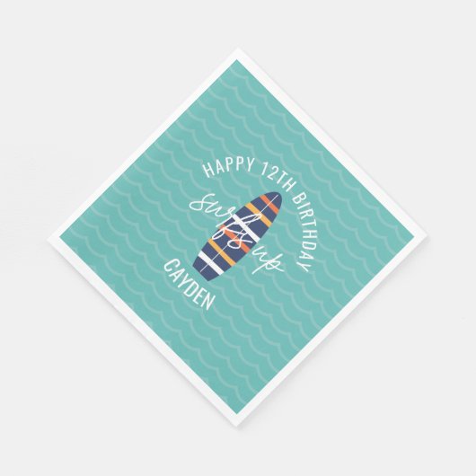 Surfen op surfboard en golven van Birthday Party Servet (Hoek)