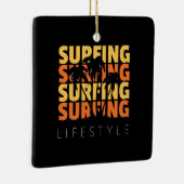 Surfen op surfduur keramisch ornament (Rechts)