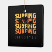 Surfen op surfduur keramisch ornament (Links)