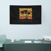 Surfen op surfduur spandoek (Beurs)
