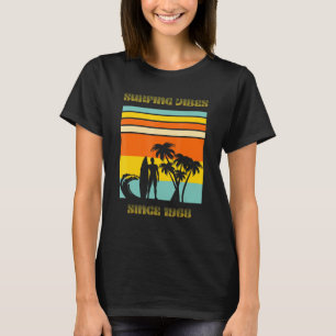 Surfen op vleugelboten met drijfboardgolven en pal t-shirt