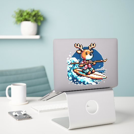 Surfen Rendier - Grappig Pixel Art Holiday Design Sticker (Laptop op bureau)