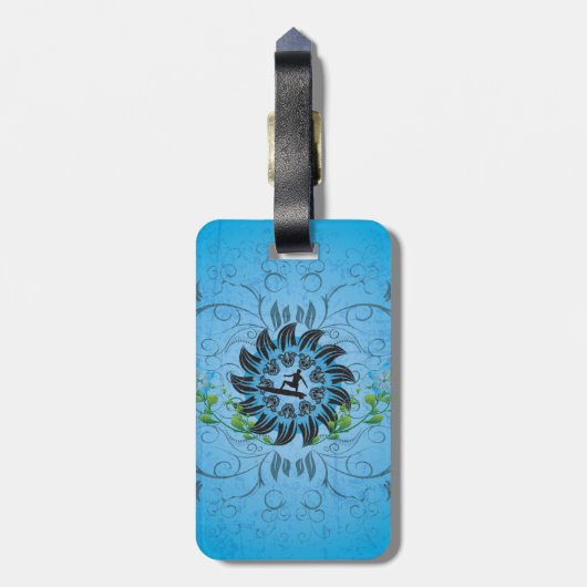 Surfen, surfen op blauwe achtergrond bagagelabel (Achterkant verticaal)