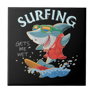 Surfen zorgt ervoor dat ik nat grappige haaienvinn tegeltje