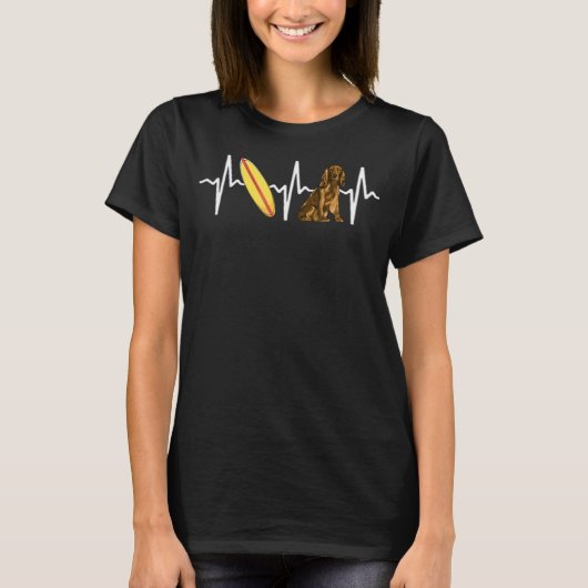 Surfende Cocker Spaniel Heartbeat Dog T-shirt (Voorkant)