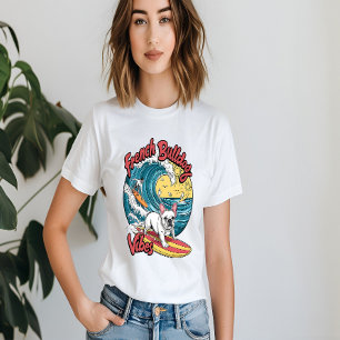 Surfende Franse buldog vangt golf T-shirt