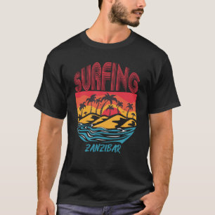 Surfende Zanzibar Palm tree Sun Island Beach Vacat T-shirt