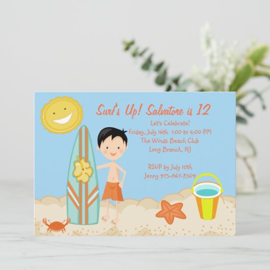 Surfer Boy Beach Party Birthday Uitnodiging (Staand voorkant)