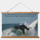Surfer die in het Surf valt Hangend Wandkleed (Voorkant)
