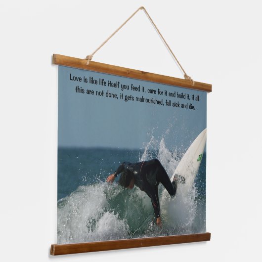 Surfer die in het Surf valt Hangend Wandkleed (Gebogen)