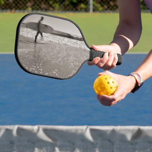 Surfer door Shirley Taylor Pickleball Paddle (Insitu)