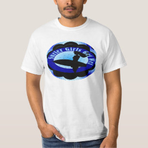 Surfer Girls krijgen natte T-shirt