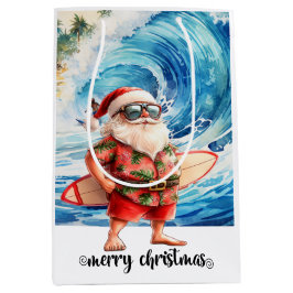 Surfer Kerstman met zijn surfplank op het strand Medium Cadeauzakje
