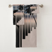 Surfer loopt naar strand op zonsondergang | SURF Bad Handdoek (Insitu)