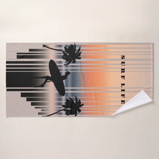 Surfer loopt naar strand op zonsondergang | SURF Badhanddoek (Badhanddoek)