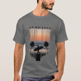 Surfer loopt naar strand op zonsondergang | Surf L T-shirt