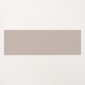 Surfer loopt naar strand op zonsondergang | SURF Yogamat (Achterkant (horizontaal))